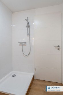 Badezimmer-im-Erdgeschoss Sch�ner Wohnen in ruhiger Lage - Saniertes Reihenendhaus mit Garten nach S�den