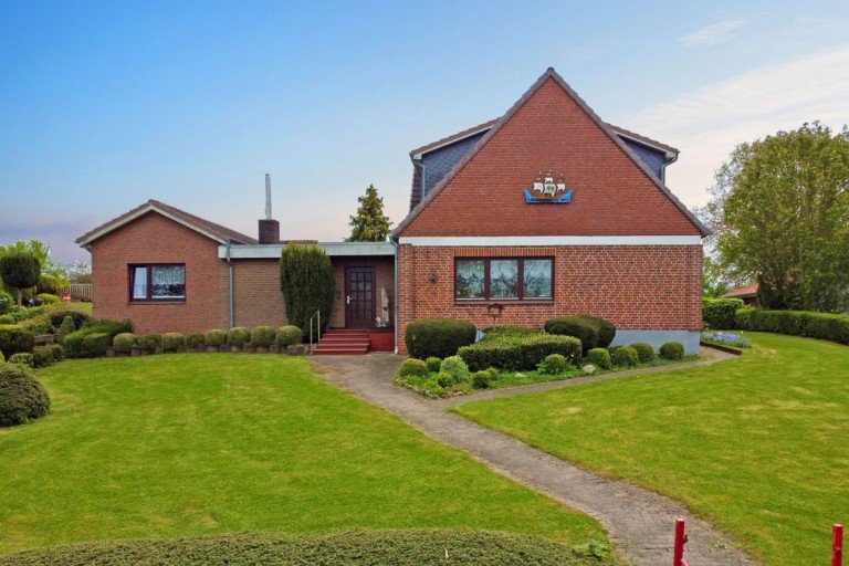 Titelbild Schashagen Einfamilienhaus Gro�es Familienhaus mit Bungalow und zweitem Bauplatz