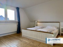 Schlafzimmer im Dachgeschoss 2 Inselklassiker in der N�he des S�dstrands mit sonnigem Garten.