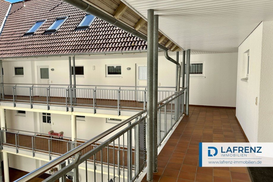 Laubengang-zu-den-Wohnungen Etagenwohnung Fehmarn