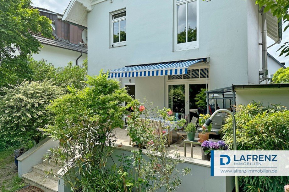 Ansicht-mit-Garten-und-Terrasse Einfamilienhaus Hamburg / Rahlstedt