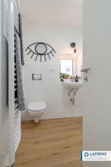 Badezimmer-im-Erdgeschoss-2 Sch�ner Wohnen in ruhiger Lage - Saniertes Reihenendhaus mit Garten nach S�den