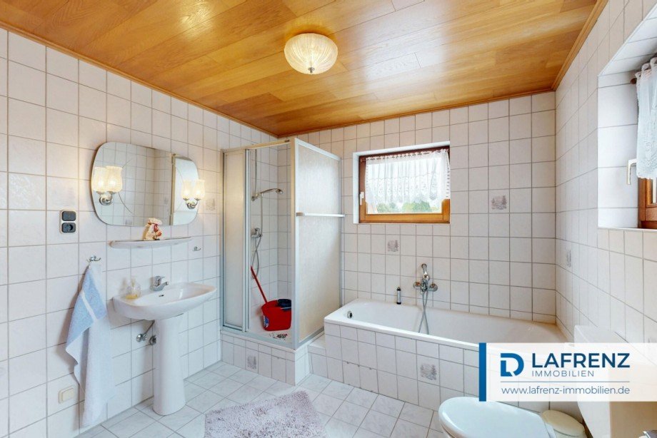 Badezimmer-Haupthaus-2 Einfamilienhaus Schashagen